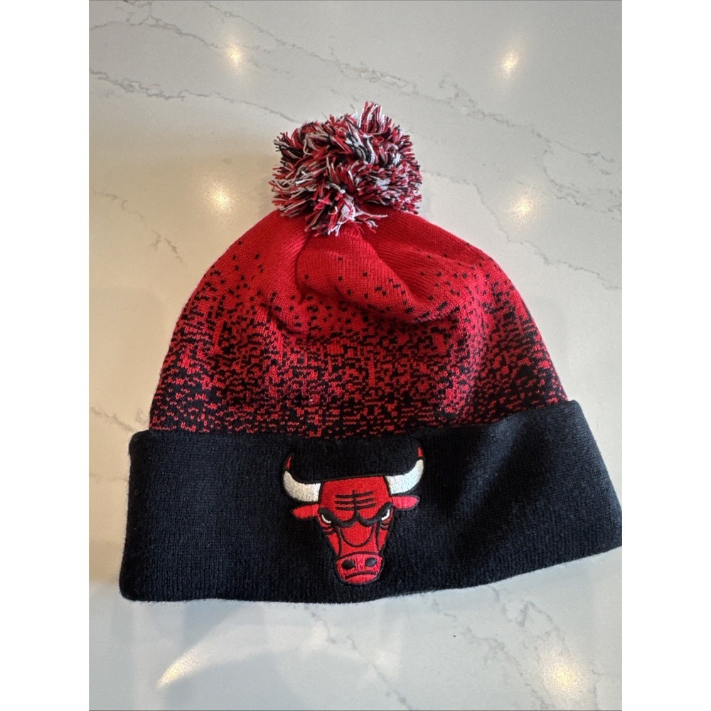 Mitchell & Ness Chicago Bulls Beanie Winter Hat Puff Ball Pom Pom